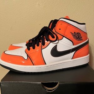 Nike Air Jordan 1 Mid SE “Turf Orange”